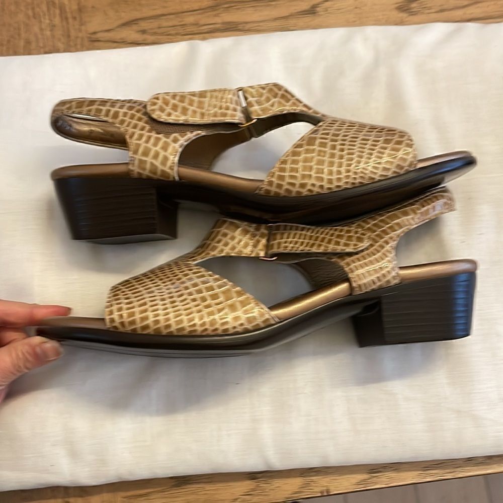 SAS SUNTIMER BEIGE CROC SANDALS. NEW - Picture 5 of 11